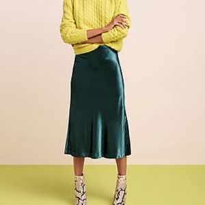 Ann Taylor emerald velvet pull on skirt with slit. Worn once